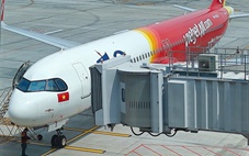 Hàng không rầm rộ bán hàng trên máy bay, Vietjet dừng bán bộ lễ cúng trong chuyến bay Côn Đảo