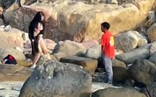 Người đàn ông biến thái ở bờ biển Nha Trang bị gọi lên phường viết cam kết