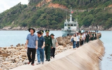 Bí thư Tỉnh ủy Cà Mau thăm và khảo sát Cảng Hòn Khoai