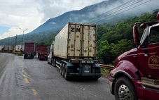 Đường lên cửa khẩu quốc tế Cha Lo tê liệt vì hàng trăm xe tải ùn tắc