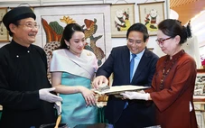 Thủ tướng Thái Lan làm tranh dân gian Đông Hồ, thưởng trà Việt Nam