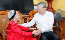 Tổng Bí thư Tô Lâm thăm, tặng quà Mẹ Việt Nam Anh hùng 102 tuổi