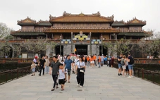 Không sáp nhập với tỉnh thành nào, Huế được và mất gì?