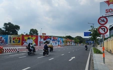 Cứ hai phút có hàng chục xe máy chạy 'lố' vào đường cấm, đoạn trước nhà ga T3 sân bay Tân Sơn Nhất