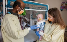 Kỳ tích y học: Bé trai được cứu sống nhờ công nghệ chỉnh sửa gene