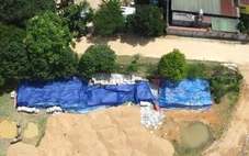 Yêu cầu xã báo cáo hàng trăm tấn xi măng bỏ ngoài trời gây hư hỏng, lãng phí