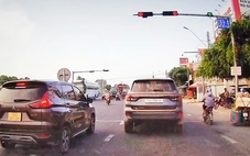 Dân nộp clip xe hơi vượt đèn đỏ cho cảnh sát Khánh Hòa, tài xế bị phạt 19 triệu đồng