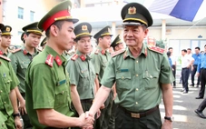 Lần theo tờ rơi, Công an TP.HCM nỗ lực xóa quảng cáo bẩn, tín dụng đen