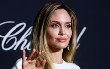 Angelina Jolie tưởng nhớ các nghệ sĩ mất vì chiến tranh; Tom Cruise bác tin giải nghệ