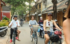 Du lịch hè không chỉ lên rừng, xuống biển...