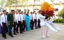 Lãnh đạo TP.HCM dâng hoa tưởng niệm Chủ tịch Hồ Chí Minh
