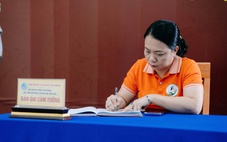 Kiều bào từ TP.HCM trồng cây, nhớ ơn Bác Hồ