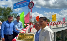 Trường đại học Công nghiệp TP.HCM xây cầu tặng bà con Bến Tre