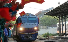 Tin tức sáng 3-5: Đà Nẵng rực rỡ cờ hoa đón chào đoàn tàu chở các chiến sĩ diễu binh trở về