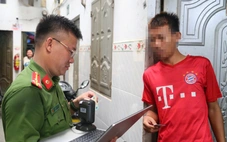 Phát hiện nhiều loại vũ khí thô sơ và 13 người dương tính với ma túy trong nhà trọ ở Bình Dương