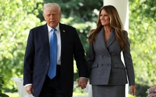 Ông Trump ký luật cấm đăng ảnh nóng 'trả thù tình'