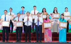 Học Bác thầm lặng tận hiến cho đời