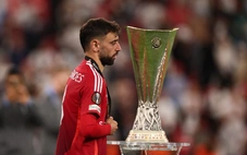 CĐV Man United đừng cười cợt ông Wenger