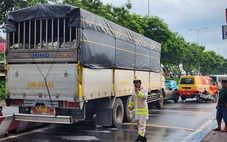 Xe tải gây tai nạn liên hoàn, đôi nam nữ đi xe máy tử vong trước chợ đầu mối Thủ Đức