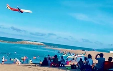 'Tọa độ' hút du khách săn ảnh máy bay cất, hạ cánh ở Phú Yên