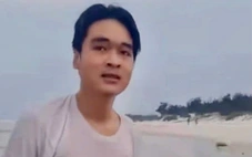 Nữ sinh lớp 8 bị sóng cuốn ra xa, chàng trai trẻ lao ra cứu thành công