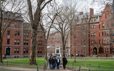 Sinh viên quốc tế ở Harvard lo đứt gánh giữa đường