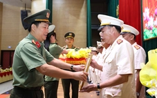 Công an An Giang trao quyết định nghỉ hưu cho 68 cán bộ, lãnh đạo