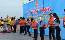 Huế tặng 2.000 áo phao để phòng chống đuối nước cho học sinh và người dân