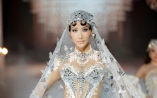 Hoàng Thùy đẹp tựa nữ thần trong thiết kế của Chung Thanh Phong