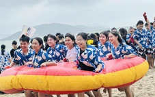 Tặng vali hay tour du lịch: khen thưởng theo xu hướng mới trong giáo dục?