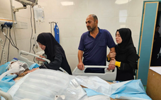 Một bác sĩ ở Gaza mất 9 người con vì Israel không kích