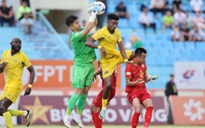 Đua trụ hạng V-League 2024 - 2025: Ai cứu, cứu ai?
