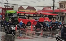 Vụ tai nạn giữa xe khách và xe container: Tài xế xe khách không chú ý quan sát, xử lý kém