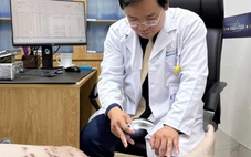 Bội nhiễm, sẹo phì đại vì bị sứa bám khi đang tắm biển