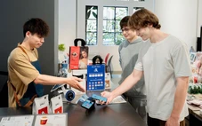 'China Shopping': Nhiều người Mỹ bay thẳng sang Trung Quốc mua sắm để né thuế hàng nhập khẩu