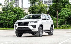 'Toyota Fortuner dù tốt vừa thiếu, chưa đủ lấy được khách của Everest'
