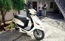 Xe máy điện Suzuki e-Address sắp đến Việt Nam: 87km/sạc, giá quy đổi từ 36 triệu đồng
