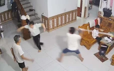 Chồng dùng cây lau nhà và dép đánh vợ nhập viện