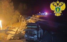 Tin tức thế giới 1-6: Sập cầu gây nhiều thương vong ở Nga, nghi do phá hoại