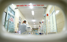 Bệnh nhi bị xe ba bánh chèn qua người vẫn nguy kịch, có tín hiệu tích cực