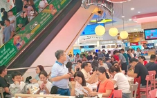 Trung tâm thương mại ở TP.HCM đông nghẹt khách trong kỳ nghỉ lễ