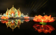 Đêm hoa đăng cầu nguyện hòa bình tại Vesak 2025