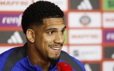 CĐV Barca đòi bán ngay trung vệ Araujo