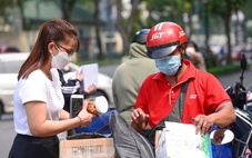 Lo cuộc đua hạ giá trong chuyển phát, sàn 'vừa đá bóng vừa thổi còi'