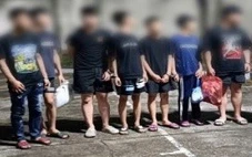 Nhóm 'quái xế' nhỏ tuổi ném chai thủy tinh, chặn đánh người để lấy 'chiến tích'