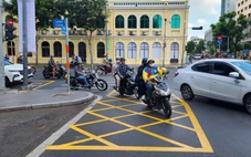 Có vạch mắt võng tại giao lộ Lê Duẩn - Tôn Đức Thắng, xe rẽ phải thuận lợi hơn