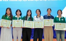 ĐH Quốc gia TP.HCM khen 6 sinh viên nhường chỗ ngồi cho các cựu chiến binh trong đại lễ 30-4