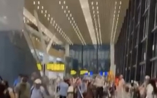 Nhà ga T3 Tân Sơn Nhất bị dột sau mưa lớn