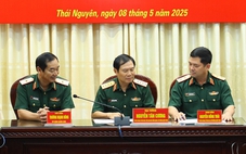 Trung tướng Nguyễn Hồng Thái bàn giao chức vụ Tư lệnh Quân khu 1 cho Thiếu tướng Trương Mạnh Dũng