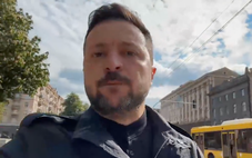 Ông Zelensky xuống phố, kêu gọi đồng minh đoàn kết đối phó với Nga